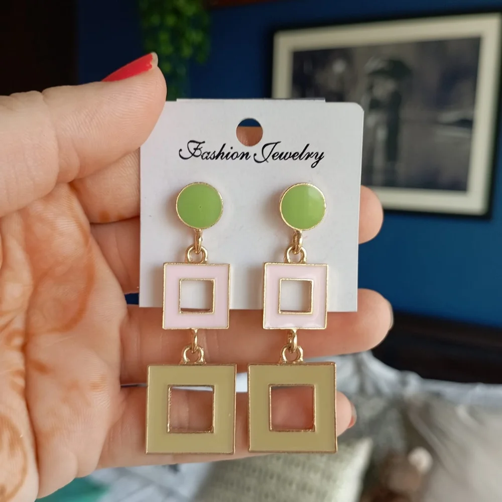 ♥️ Retro 70s Chic Earrings - Picture 3 of 10